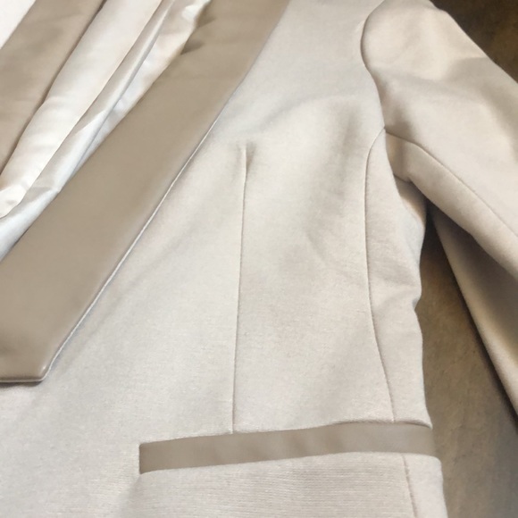 Nude Blazer with faux leather Lapel - Picture 4 of 5